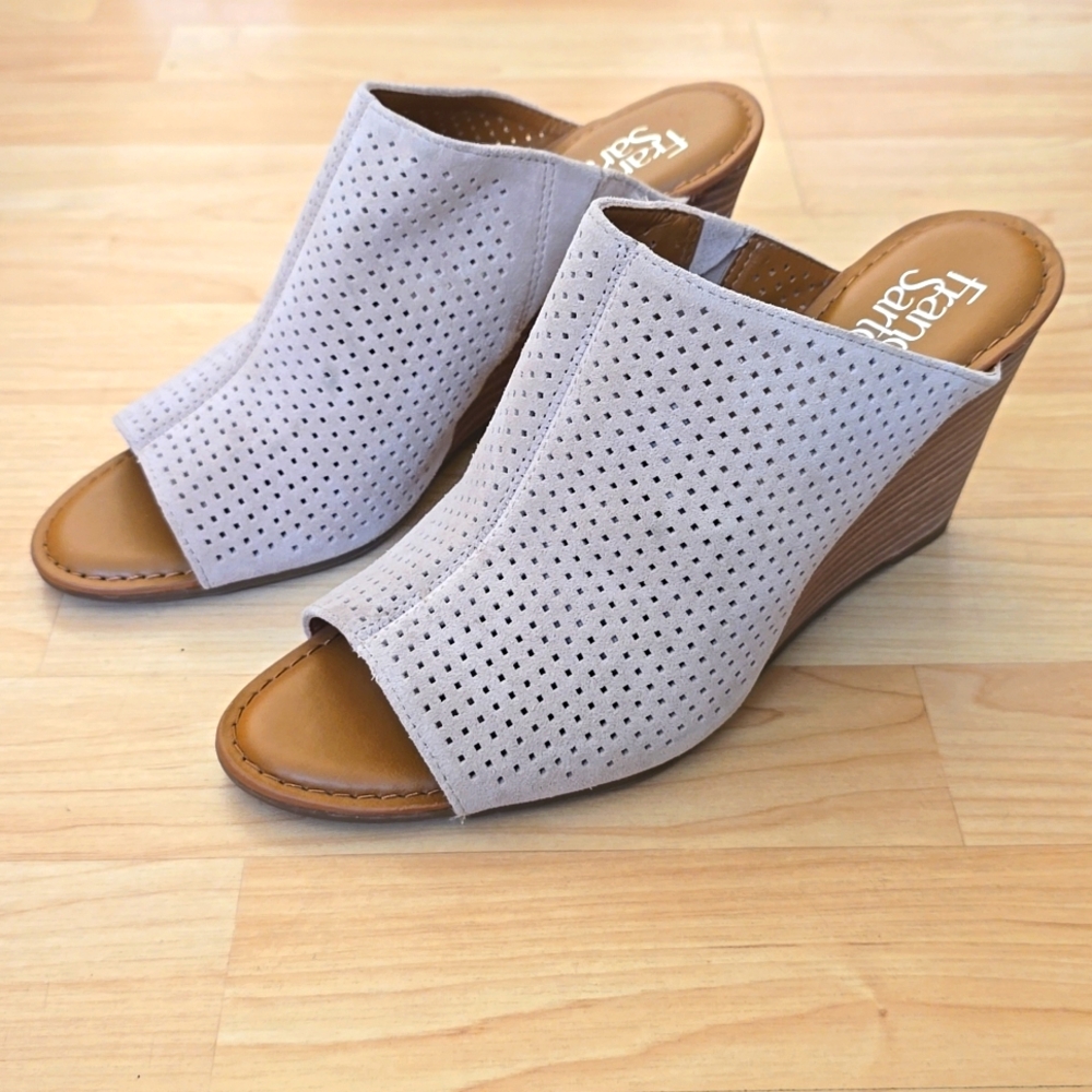 NEW FRANCO SARTO OPEN TOE YVETTE STACKED WEDGE MULES BEIGE SANDALS SHOES 9.5M
